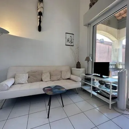 Piscine, A Pied, 2 *